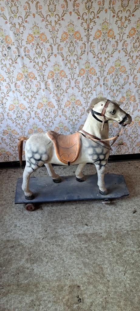 Papier-maché paard op wielen - Beeusaert, Antiek en Kunst, Ophalen
