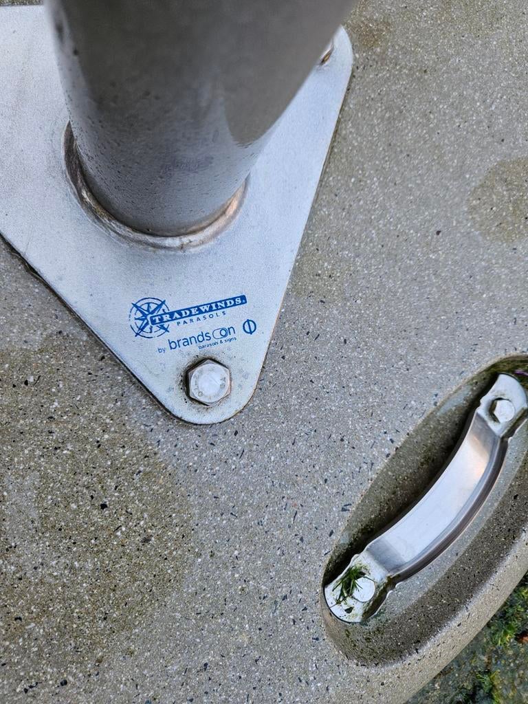 Trade winds parasolvoet 65kg beton met handvaten., Tuin en Terras, Ophalen, Zo goed als nieuw, Minder dan 1 meter, Parasolvoet