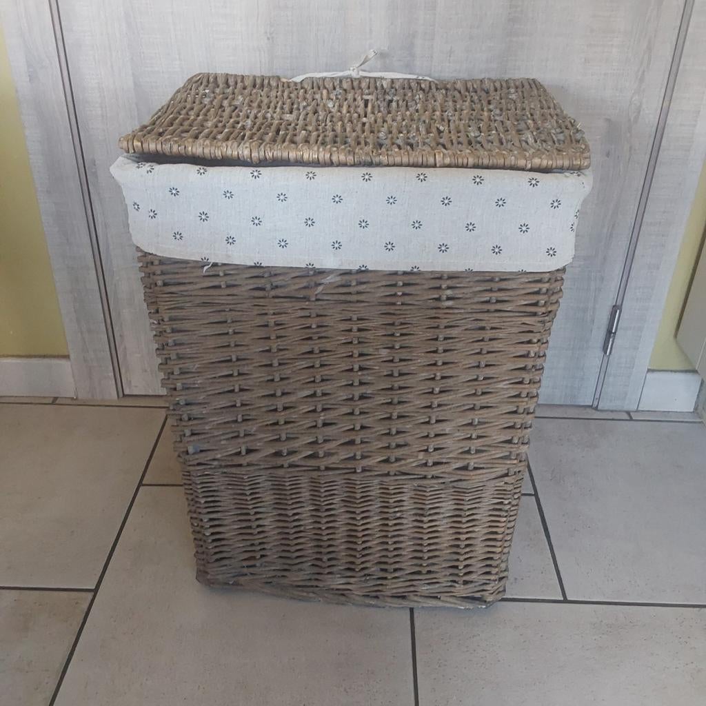 Mooie grote rieten mand hoogte 57 cm,breedte 45cm, Huis en Inrichting, Woonaccessoires | Schalen en Manden, Ophalen, Mand