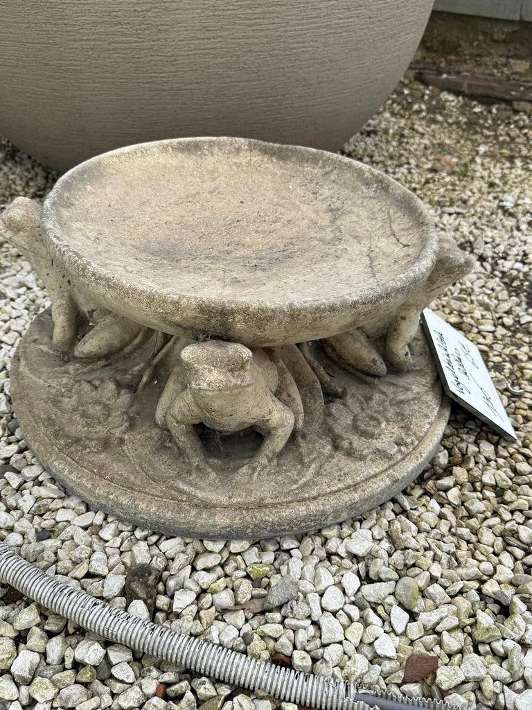 Vogeldrinkbak en sierbeton met kikkers, Tuin en Terras, Tuinwanddecoratie, Ophalen of Verzenden, Zo goed als nieuw