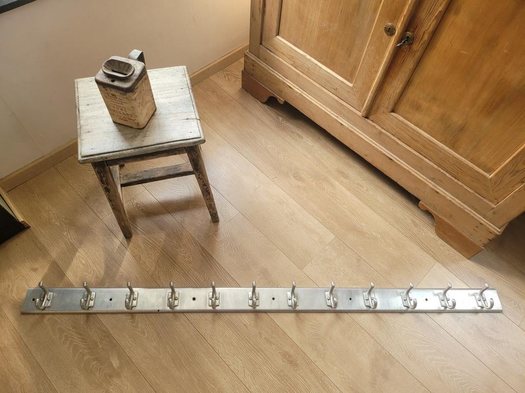 Old school kapstok, Ophalen