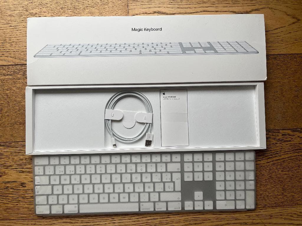 Apple Magic Keyboard (dans boîte originelle), Comme neuf, Qwerty, Apple, Sans fil