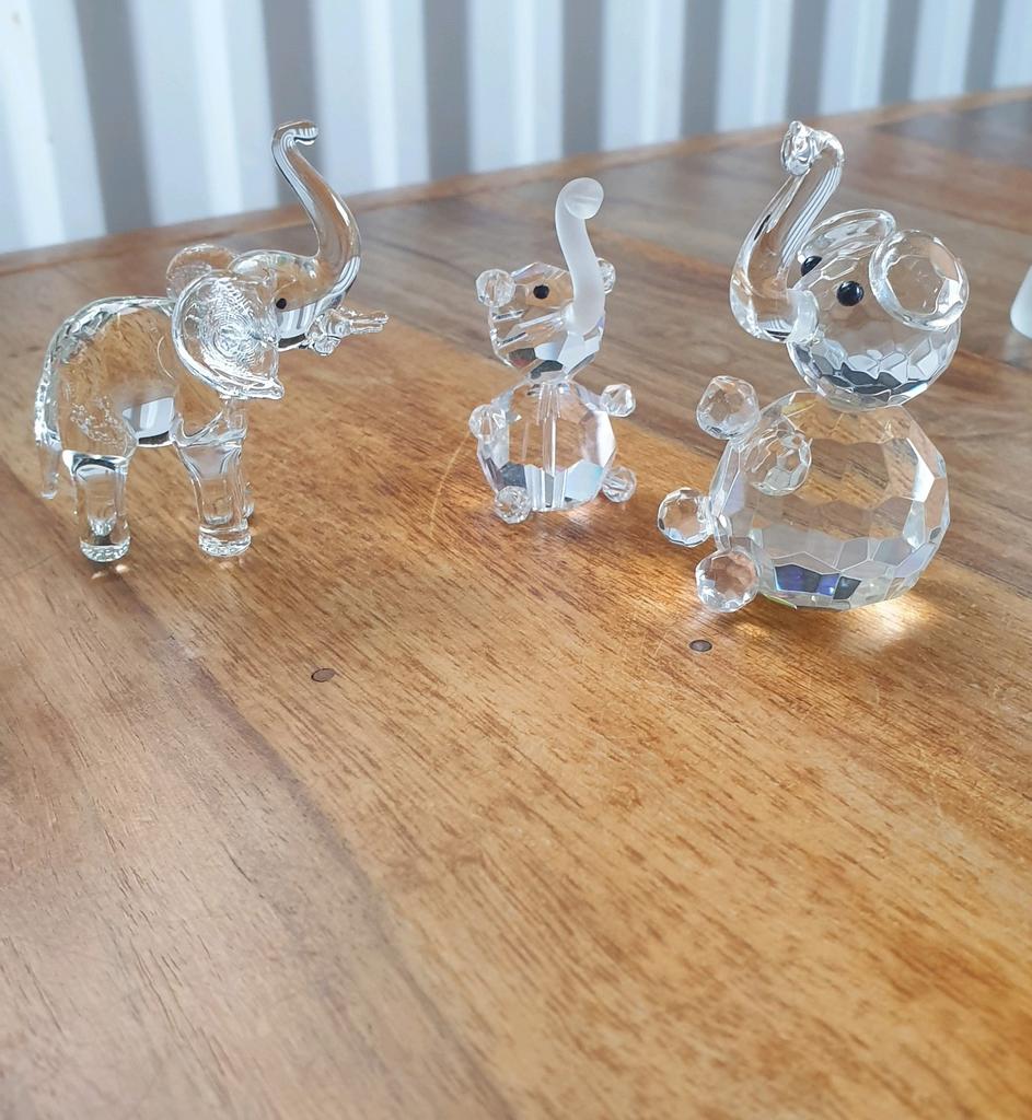 3 éléphants en cristal, Enlèvement ou Envoi