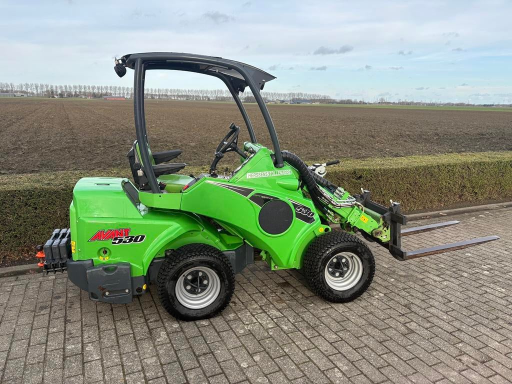 Recente Avant 530 met laag aantal uren (jaar 2021), Articles professionnels, Machines & Construction | Grues & Excavatrices, Enlèvement