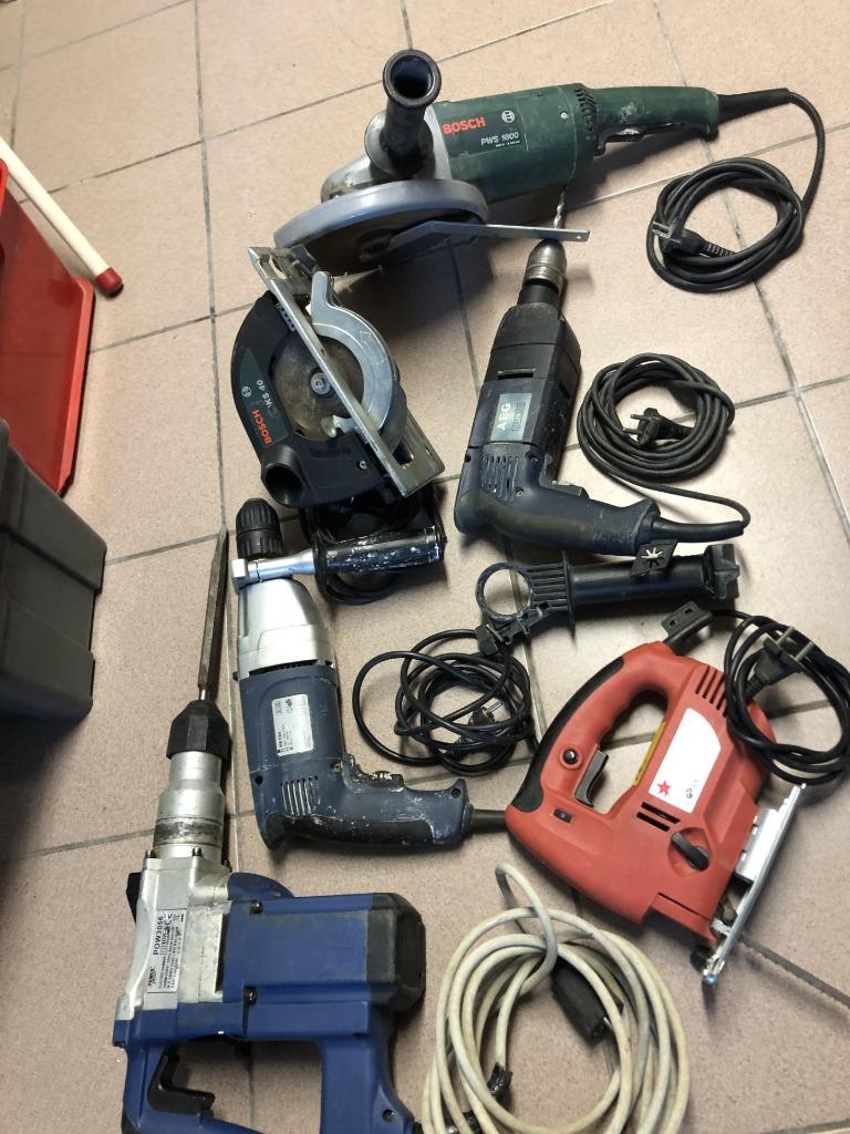 matériel:mèches/douilles/machines/clés/clous/boulons/cri, Enlèvement, Utilisé