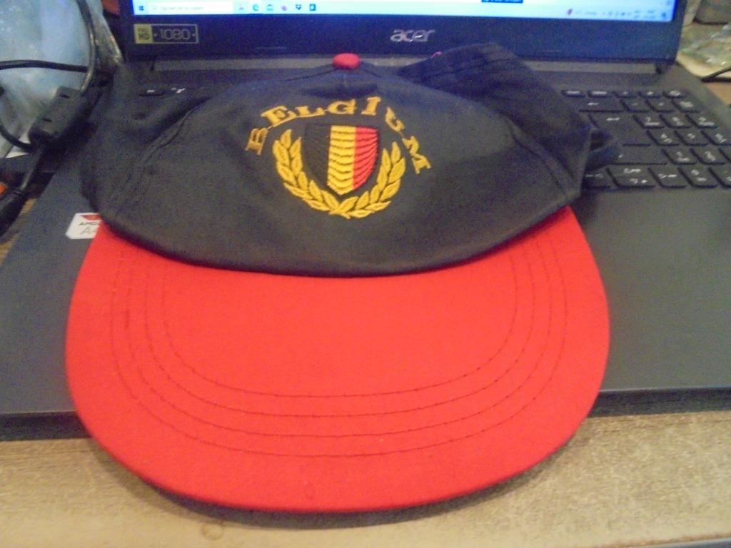 pet Rode Duivels, Ophalen of Verzenden, Zo goed als nieuw, Pet of Muts