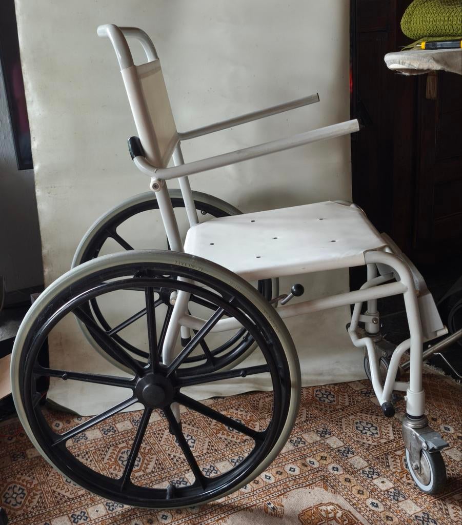 Linido Chaise de douche pour fauteuil roulant, Enlèvement, Comme neuf