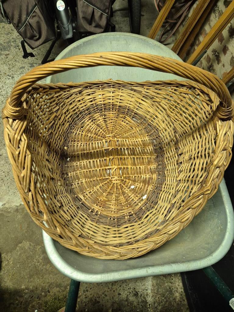 Corbeille en osier, Animaux & Accessoires, Paniers pour chiens, Enlèvement, Comme neuf