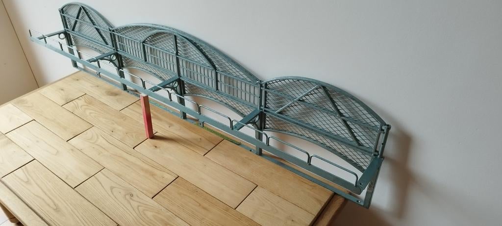 Passerelle pour train miniature, Metaal