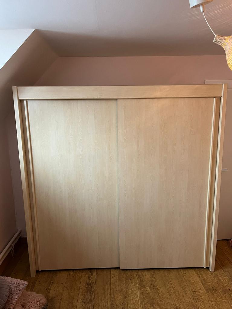 Kleerkast, Enlèvement, Comme neuf