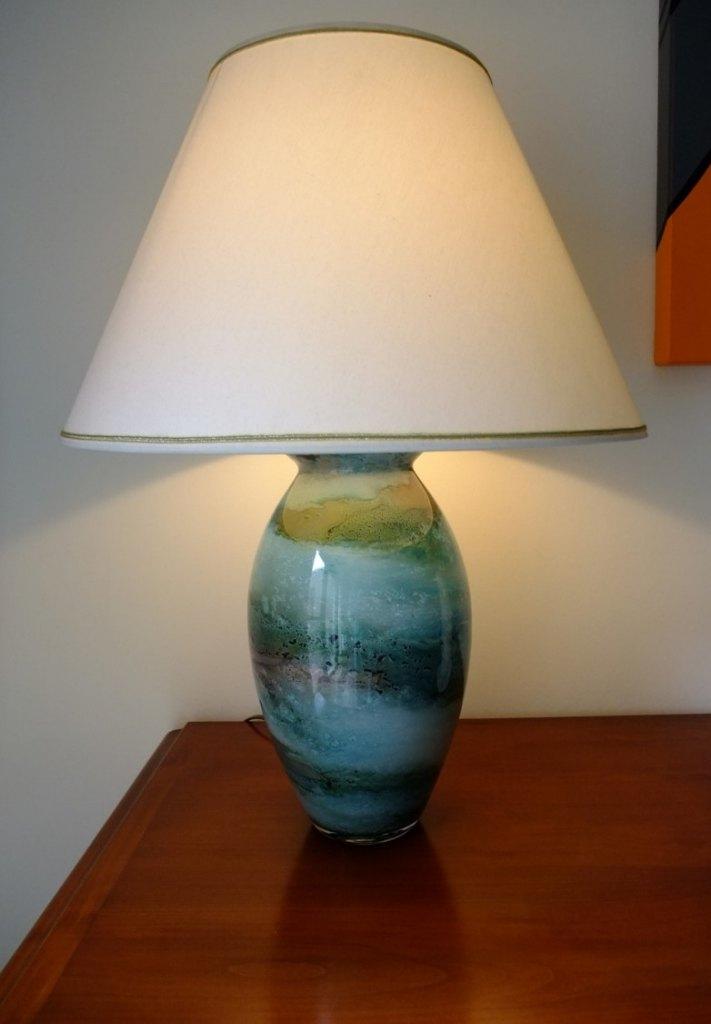 Très belle lampe, laque sur verre, signée Jean Noël Bouillet, Maison & Meubles, Enlèvement, Verre