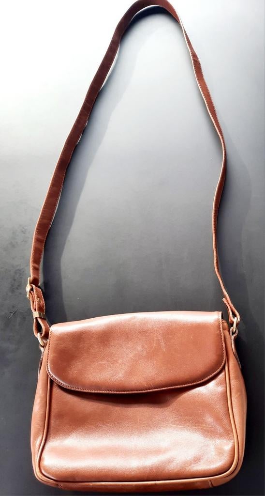 Vintage Giuliano Dorre dames schoudertas Italy flipbag, Bijoux, Sacs & Beauté, Enlèvement ou Envoi, Utilisé, Brun, Cuir