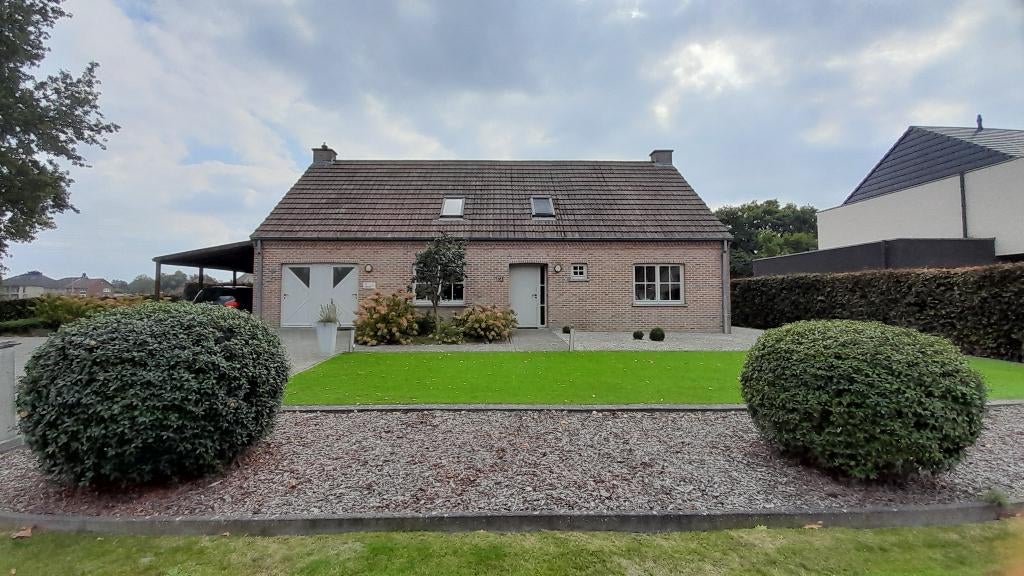 Goed onderhouden woning + praktijkruimte + paardenstallen, 193 kWh/m²/jaar, Bree, 273 m², Provincie Limburg