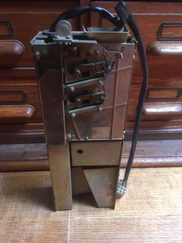 Moneyeur - muntinworp Cola automaat 1972, Verzamelen, Overige munten, Ophalen of Verzenden, Gebruikt