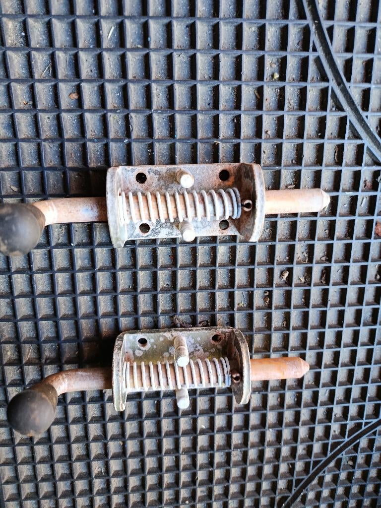 2 stevige trek sloten, Ophalen