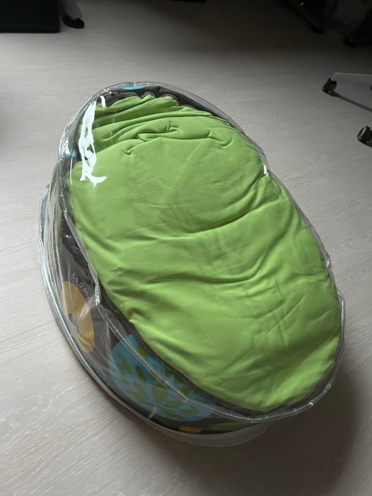 Doomoo Seat met veiligheidsriem - zitkussen voor baby, Ophalen, Zo goed als nieuw