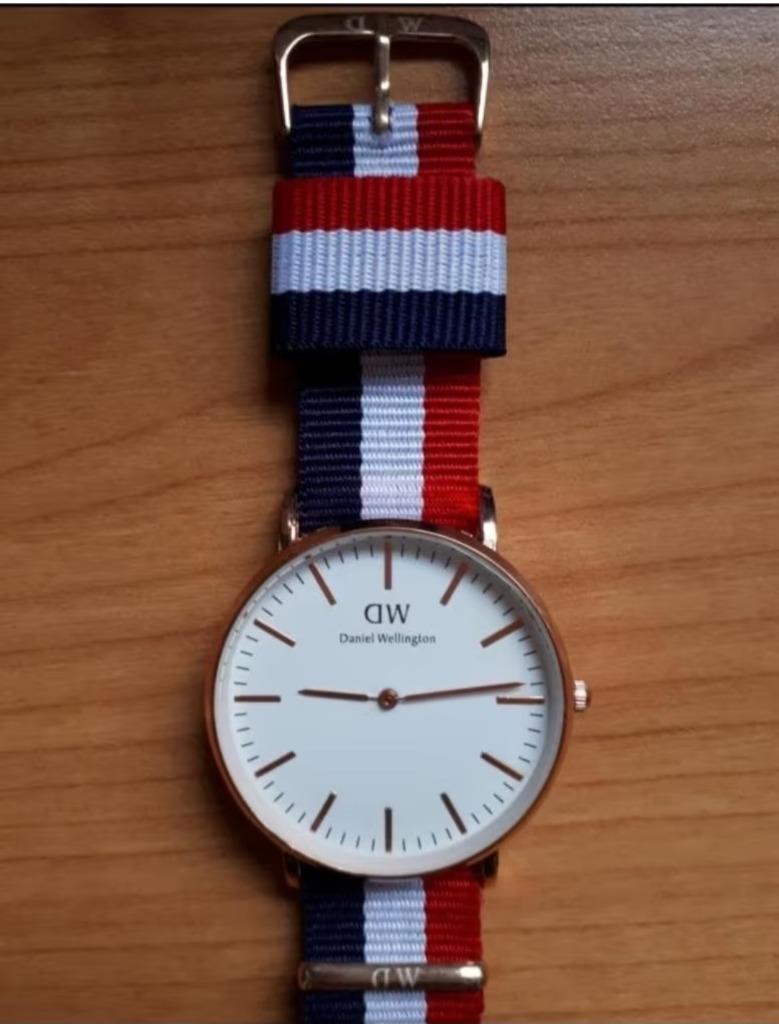 DANIEL WELLINGTON montre neuve, Rolex, Enlèvement ou Envoi, Acier, Synthétique