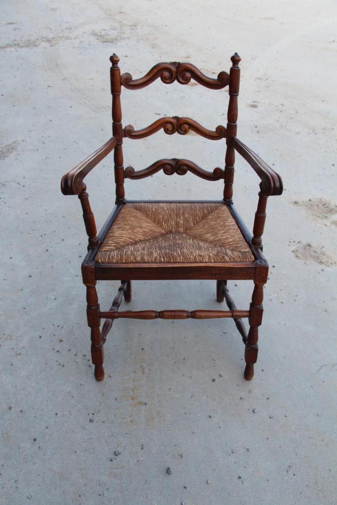 Ancienne chaise à bras, assise paillée, Enlèvement