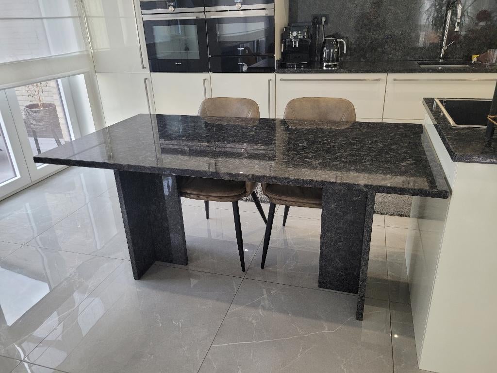 Granieten eettafel, Ophalen