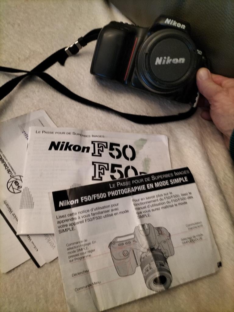 Nikon F50 reflex 24/36 1:4 focal filtre UV état impeccable, TV, Hi-fi & Vidéo, Appareils photo numériques, Comme neuf, Nikon, Enlèvement ou Envoi