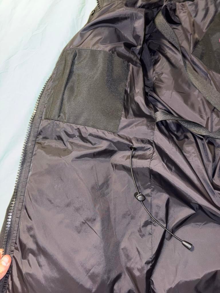 Veste canada goose vrai preque jamais porter sans accessoire, Enlèvement ou Envoi, Comme neuf, Taille 48/50 (M), Noir