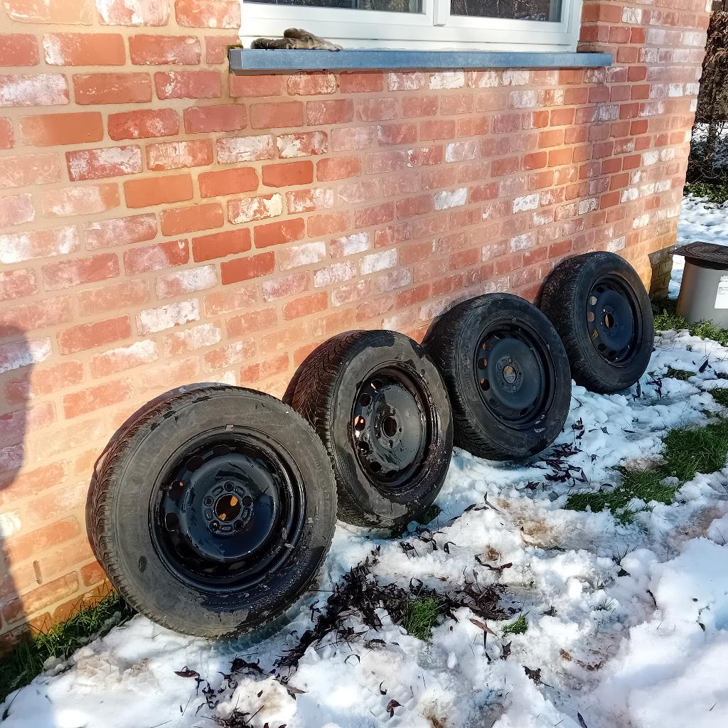 4 pneus neige montés sur jante à vendre, 15 pouces, Pneus hiver, Pneu(s), Enlèvement