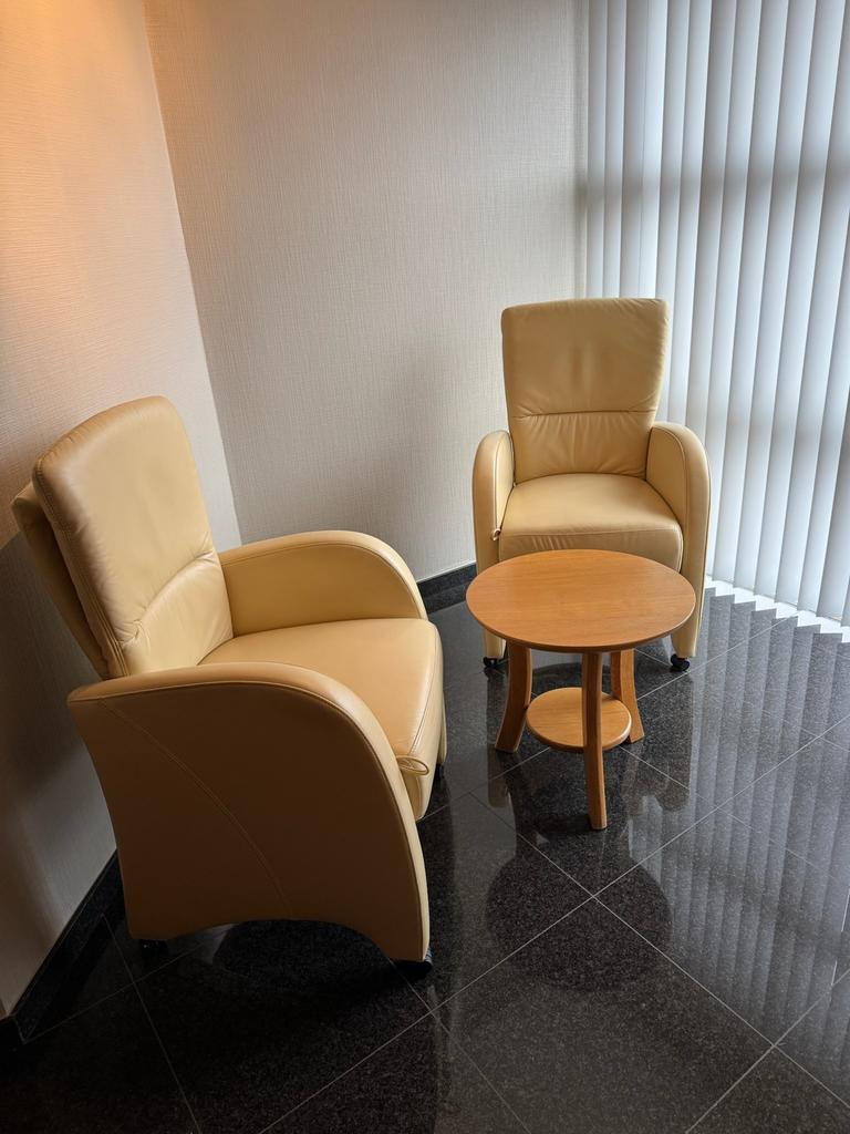 2 lederen verstelbare stoelen op wielen, Huis en Inrichting, Fauteuils, Ophalen, Zo goed als nieuw