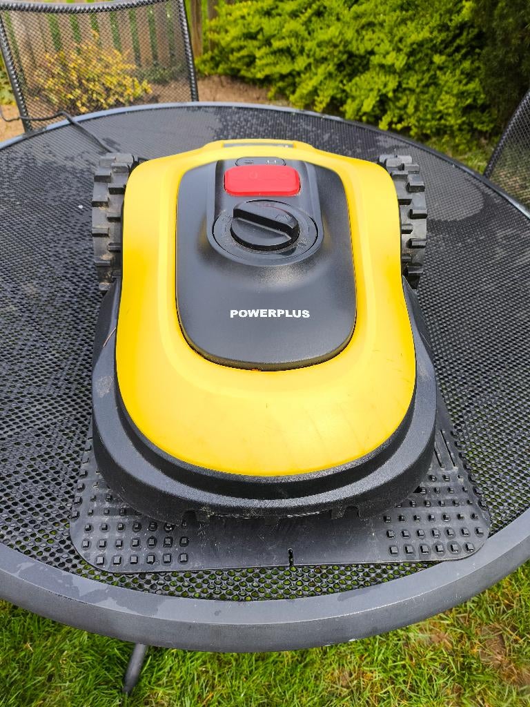 Robotmaaier Powerplus, Jardin & Terrasse, Tondeuses robotisées, Utilisé, Plus de 25 cm, Avec capteur de pluie, Contrôlable via l'application