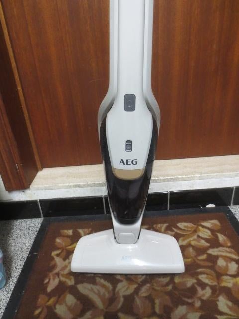 oplader gezocht AEG stofzuiger cx7 18V, Ophalen, Stofzuiger