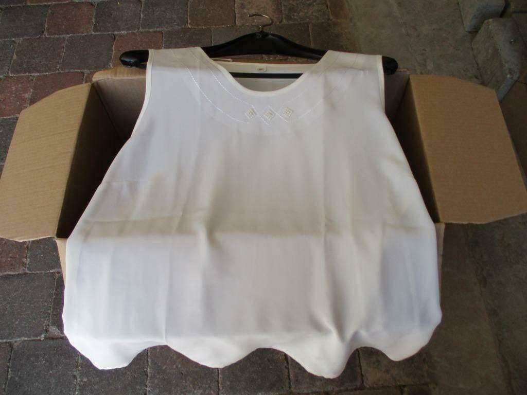 Blouse/haut blanc soyeux avec finition fine taille 42, Enlèvement ou Envoi, Comme neuf, Blanc, Taille 42/44 (L)