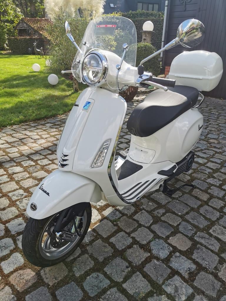 Vespa primavera elettrica 45 km/u.klasse B.slechts 1000 KMS., Fietsen en Brommers, Scooters | Vespa, Ophalen, Elektrisch, 0 cc