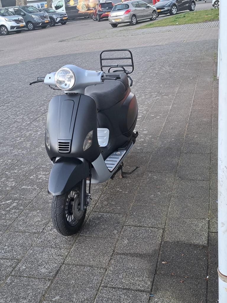 Scooter A klasse, Fietsen en Brommers, Ophalen, Klasse A (25 km/u), Zo goed als nieuw, Benzine