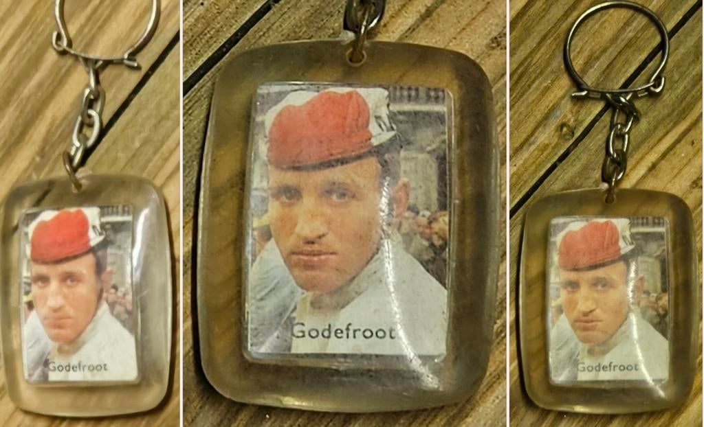 Walter Godefroot vintage sleutelhanger
Dit objec, Ophalen of Verzenden