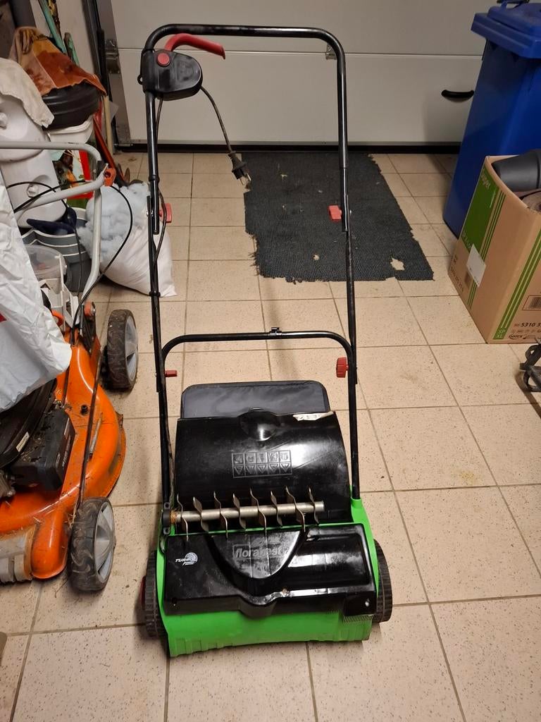 Scarificateur électrique peu servi bonne et propre, Enlèvement