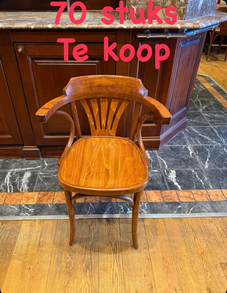 70 chaises en bois - style Thonet, Enlèvement