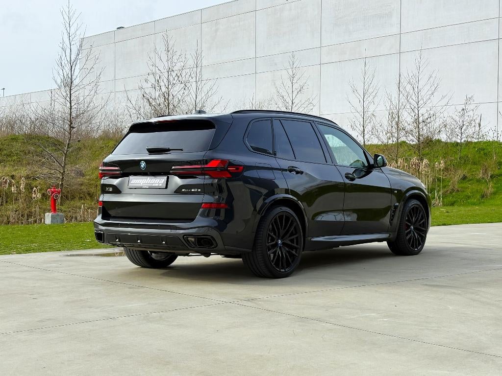 BMW X5 xdrive 50e Mpack   full black madness, Auto's, BMW, Testrit aan huis, Zwart, Leder, 5 zetels