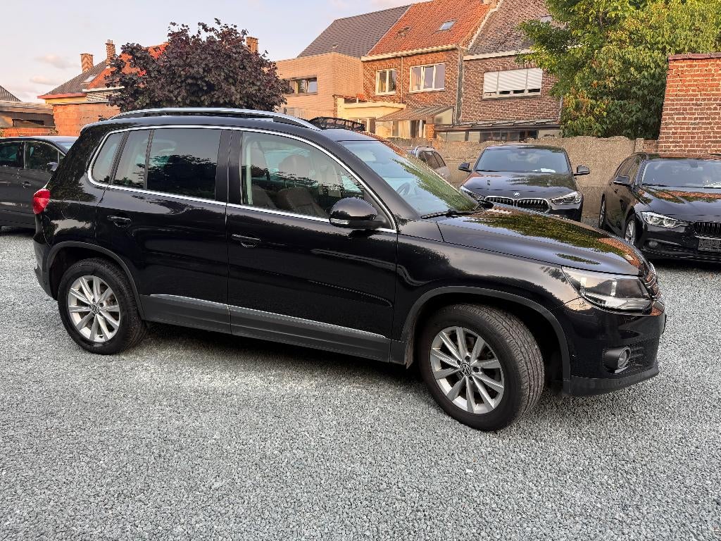 VW Tiguan 2.0TDI 140PK Panorama bruin lederen dak, Auto's, Euro 5, Parkeersensor, Zwart, Leder