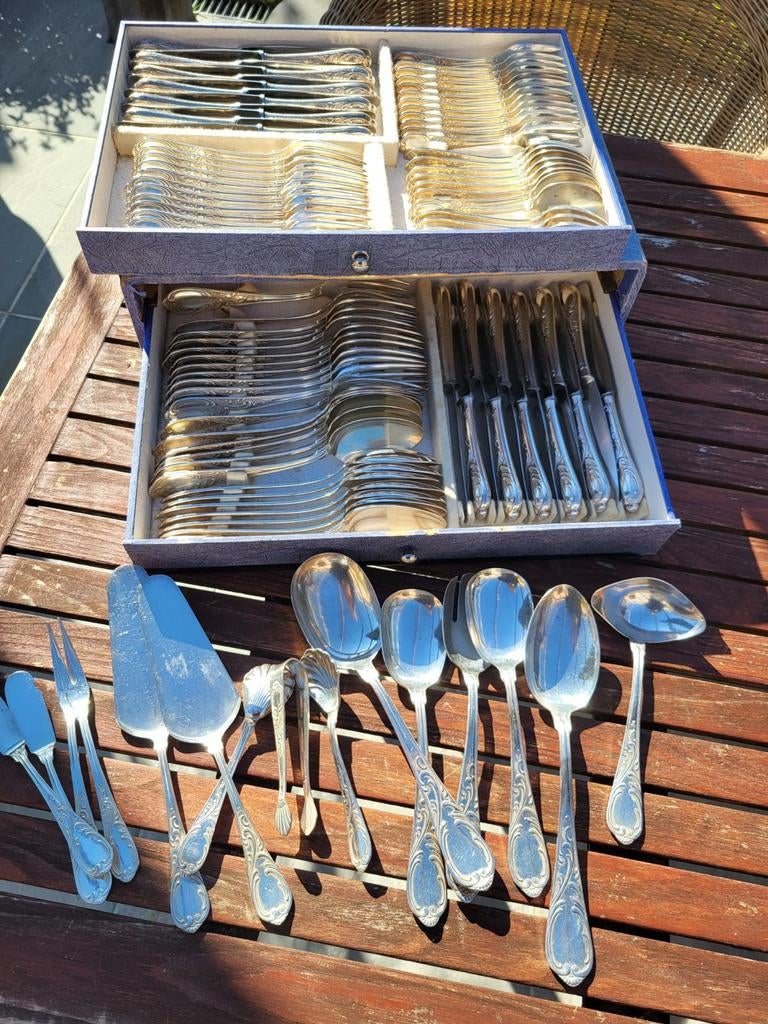 Belle mallette à couverts en métal argenté de 84 pièces (Sol, Enlèvement ou Envoi, Ensemble de couverts