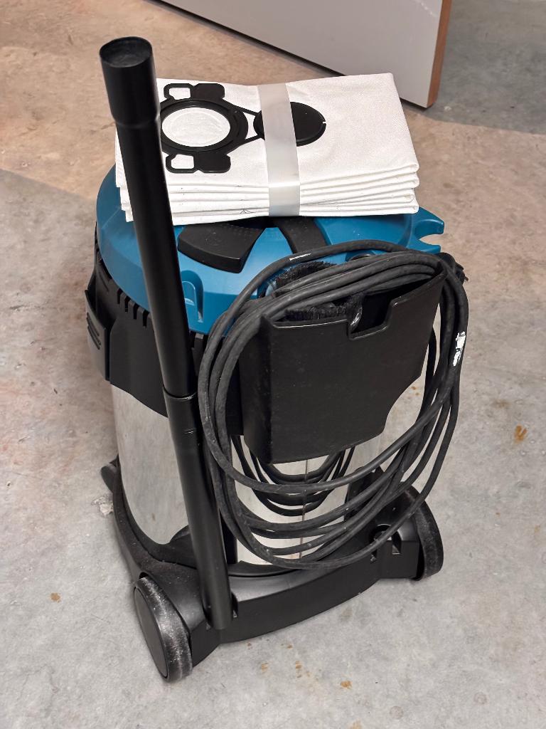 Aspirateur 30L MAKITA VC 3011 L, Electroménager, Aspirateur, Réservoir, Comme neuf, Enlèvement
