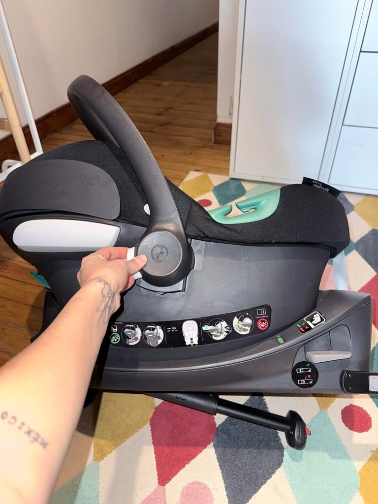 Cybex anton baby car seat + isofix base+ mirror and adapters, Enfants & Bébés, Autres marques, Comme neuf, Enlèvement, 0 à 10 kg