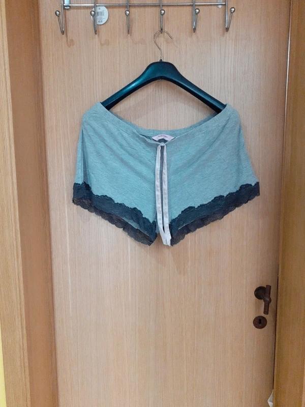 Short Hunkemöller gris dentelle – Taille L, Vêtements | Femmes, Culottes & Pantalons, Porté, Taille 42/44 (L), Gris, Courts, Enlèvement ou Envoi