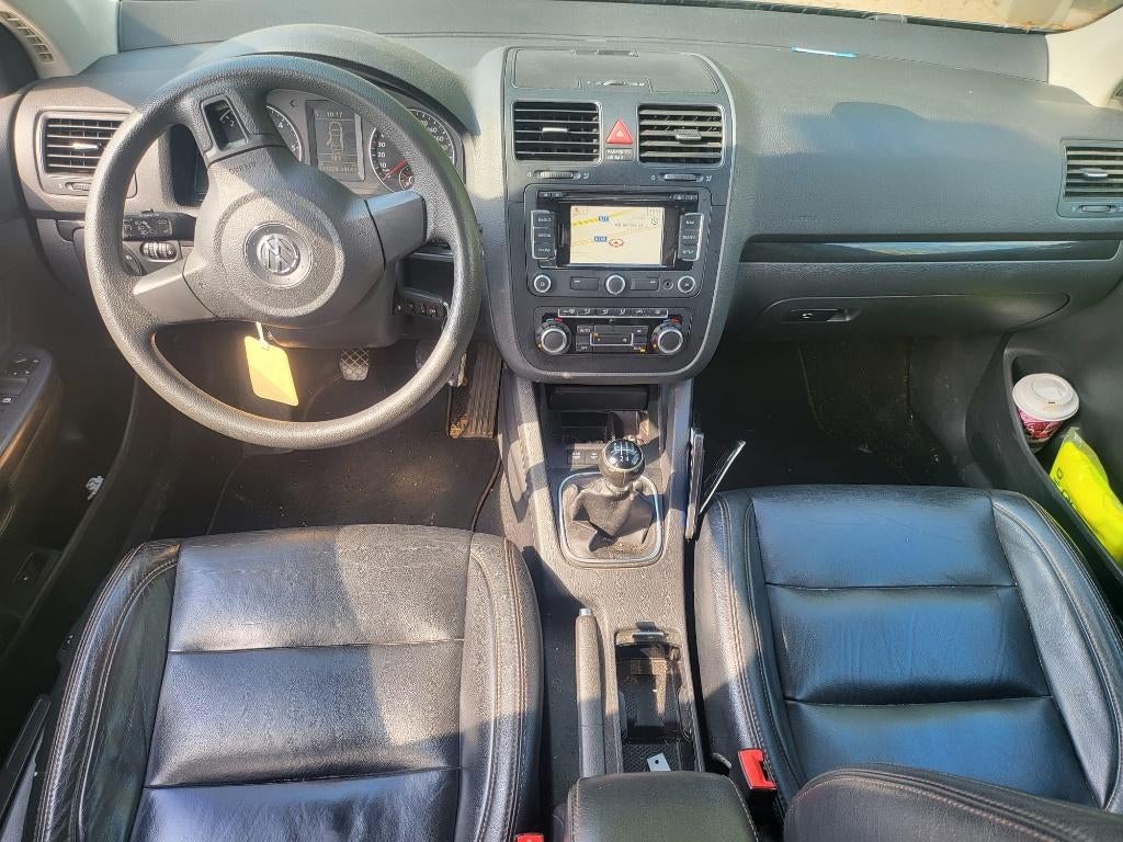 VW JETTA 1.6 TDi  CT OK met CAR-PASS, Auto's, Volkswagen, Voorwielaandrijving, Zwart, 4 cilinders, Zwart