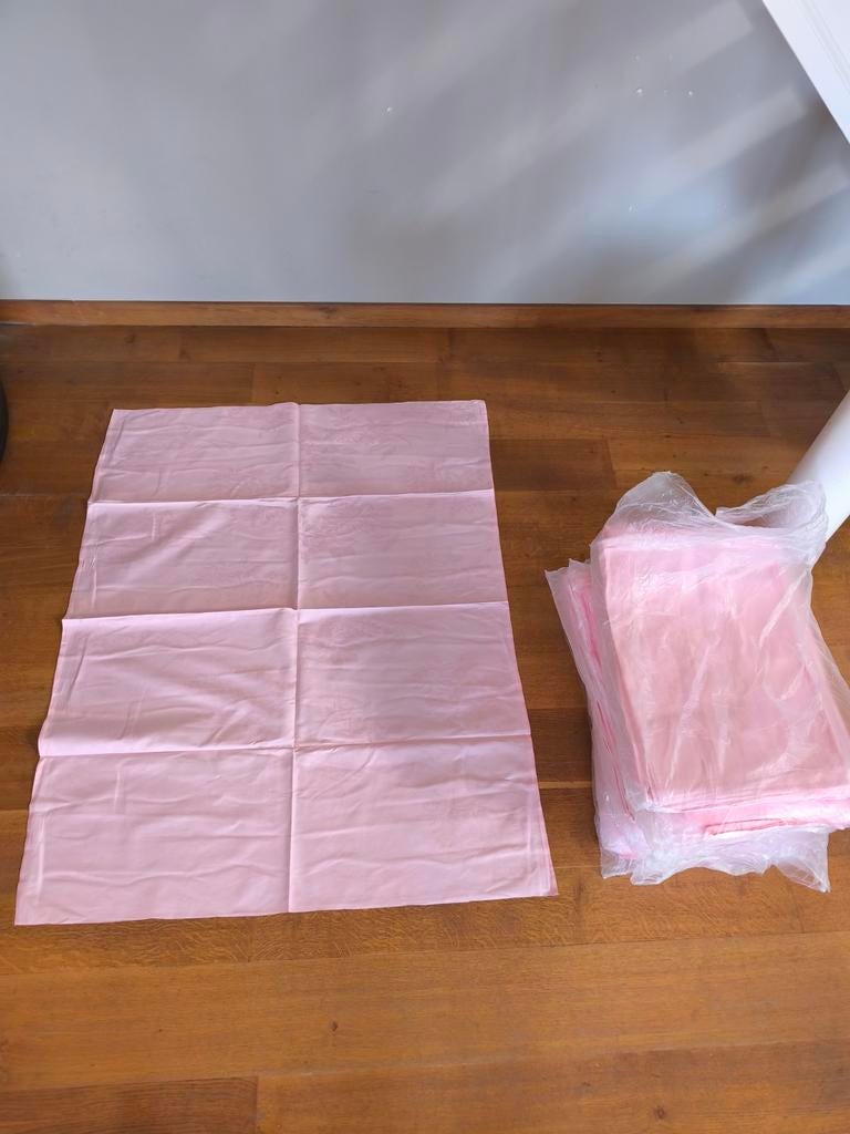 Lot 100 Nappes Roses Neuves Motifs Floraux Événement XXL, Maison & Meubles, Nappes, Enlèvement