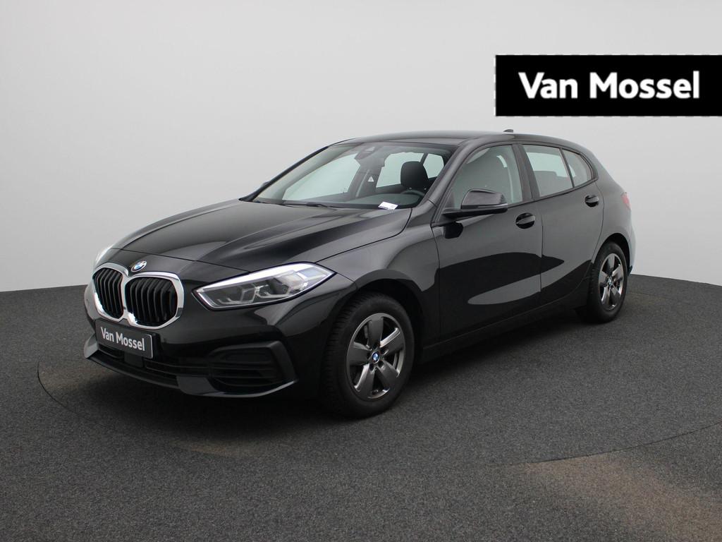 BMW 1 Reeks Hatch 116i (80 kW) NAVI | CARPLAY | LED, Auto's, BMW, Voorwielaandrijving, Gebruikt, Zwart, 3 cilinders