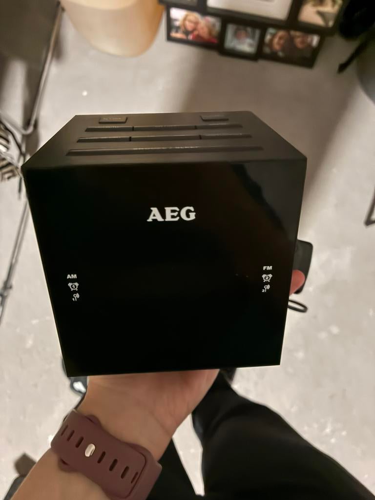 Wekkerradio AEG, Elektronische apparatuur, Wekkers, Ophalen, Zo goed als nieuw