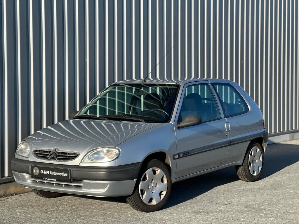 Citroen Saxo 1.1 benzine 2002 88.000km, Auto's, Zwart, Saxo, Bedrijf, Handgeschakeld