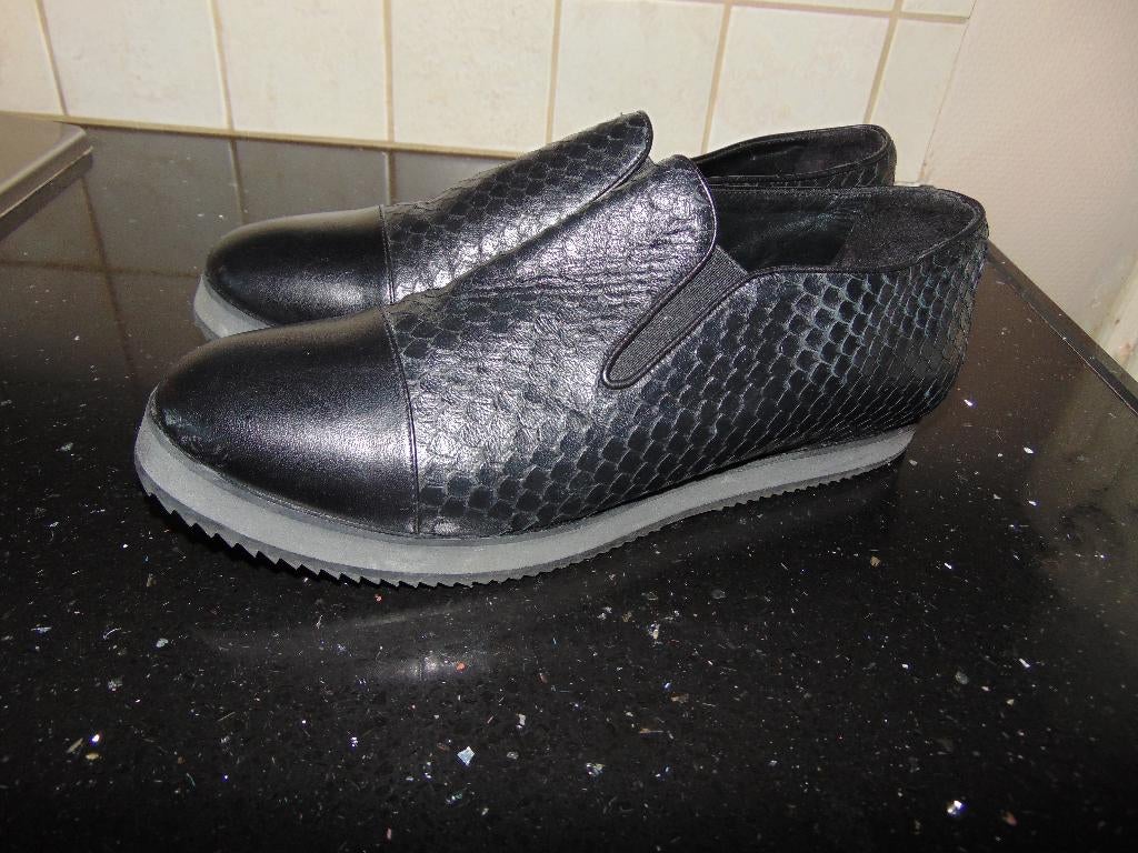 Schoenen Daniele Tucci in zeer goede staat, Vêtements | Femmes, Chaussures, Enlèvement ou Envoi, Porté, Chaussures basses, Noir