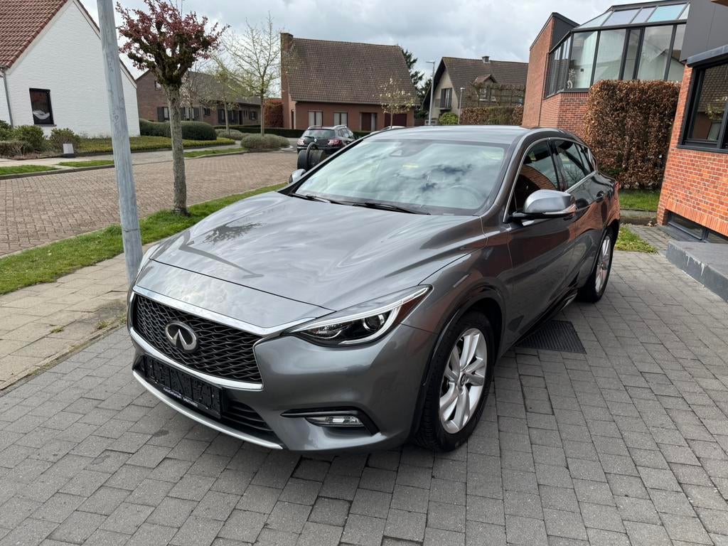 Infiniti  Q-30 1.6 benzine euro 6, Auto's, Infiniti, Testrit aan huis, 4 cilinders, 1595 cc, Bedrijf