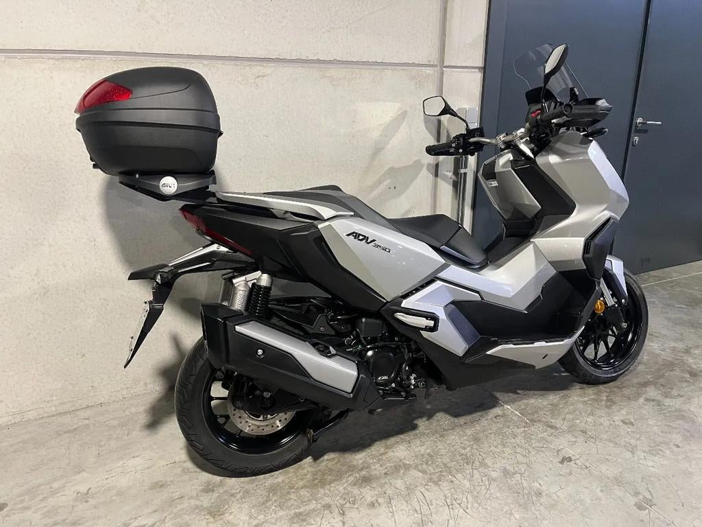 Honda ADV350 met topcase in mooie staat (bj 2022) - foto 3