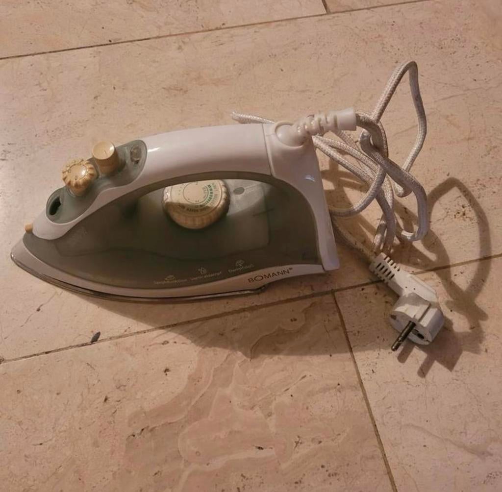 Fer à repasser Bomann 2000 Watts fonctionne parfaitement, Electroménager, Enlèvement, Comme neuf